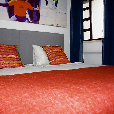 Surf Riders & Co Surf Camp Moinhos Hostel Ericeira