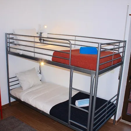 Surf Riders & Co Surf Camp Moinhos * Эрисейра