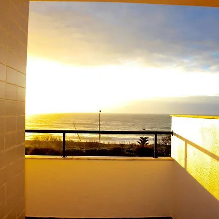 Surf Riders & Co Surf Camp Moinhos Хостел *